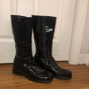 Worn once leather boots (WILLING TO NEGOTIATE)